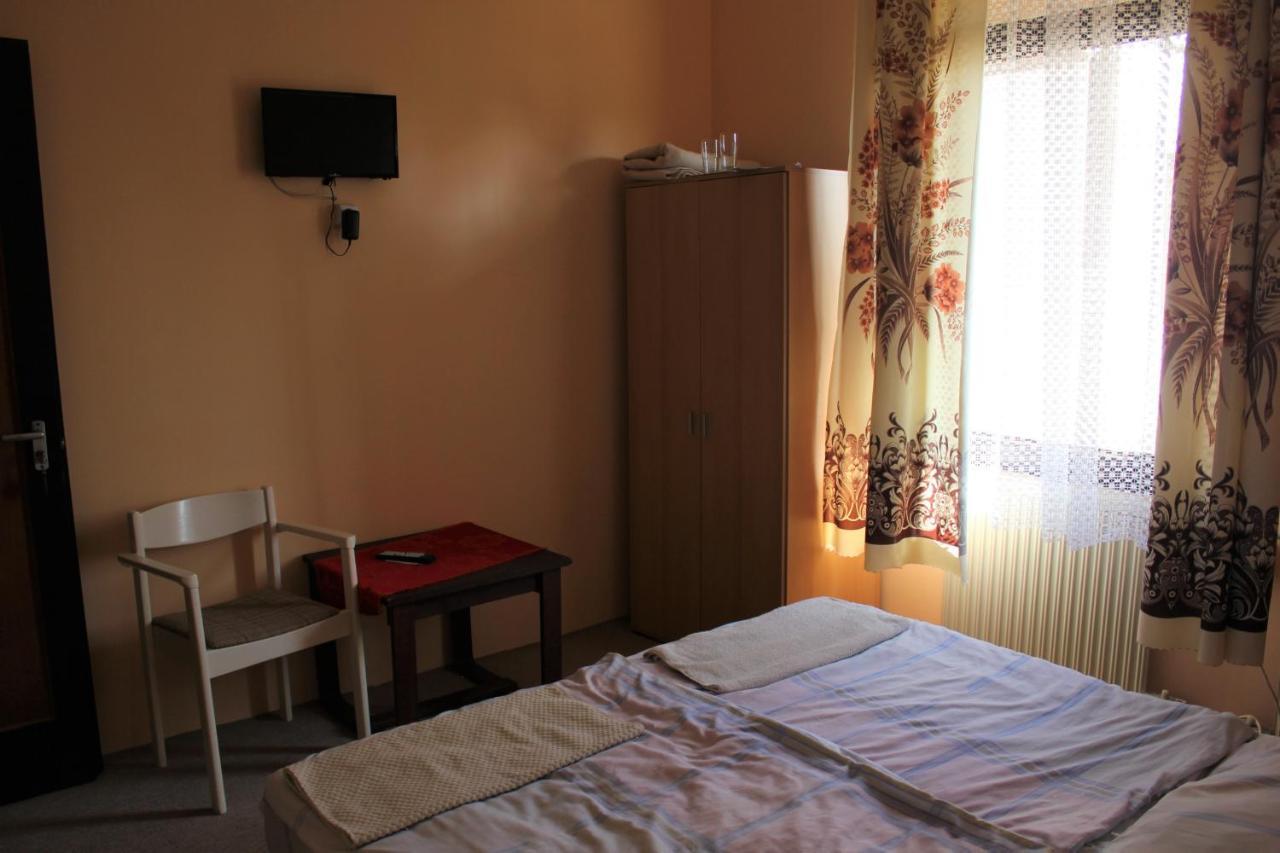 Patkos Motel Tiszafured Exterior photo