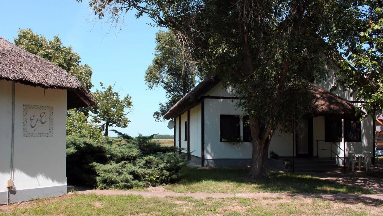 Patkos Motel Tiszafured Exterior photo
