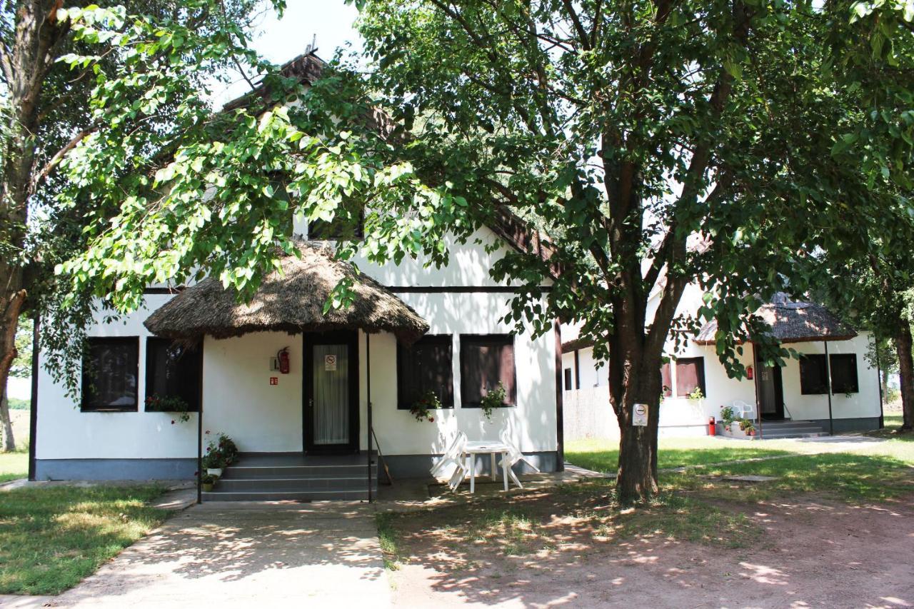 Patkos Motel Tiszafured Exterior photo